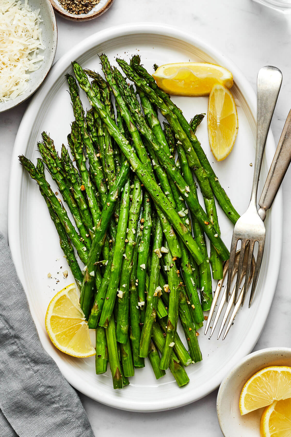 A plate of air fryer asparagus