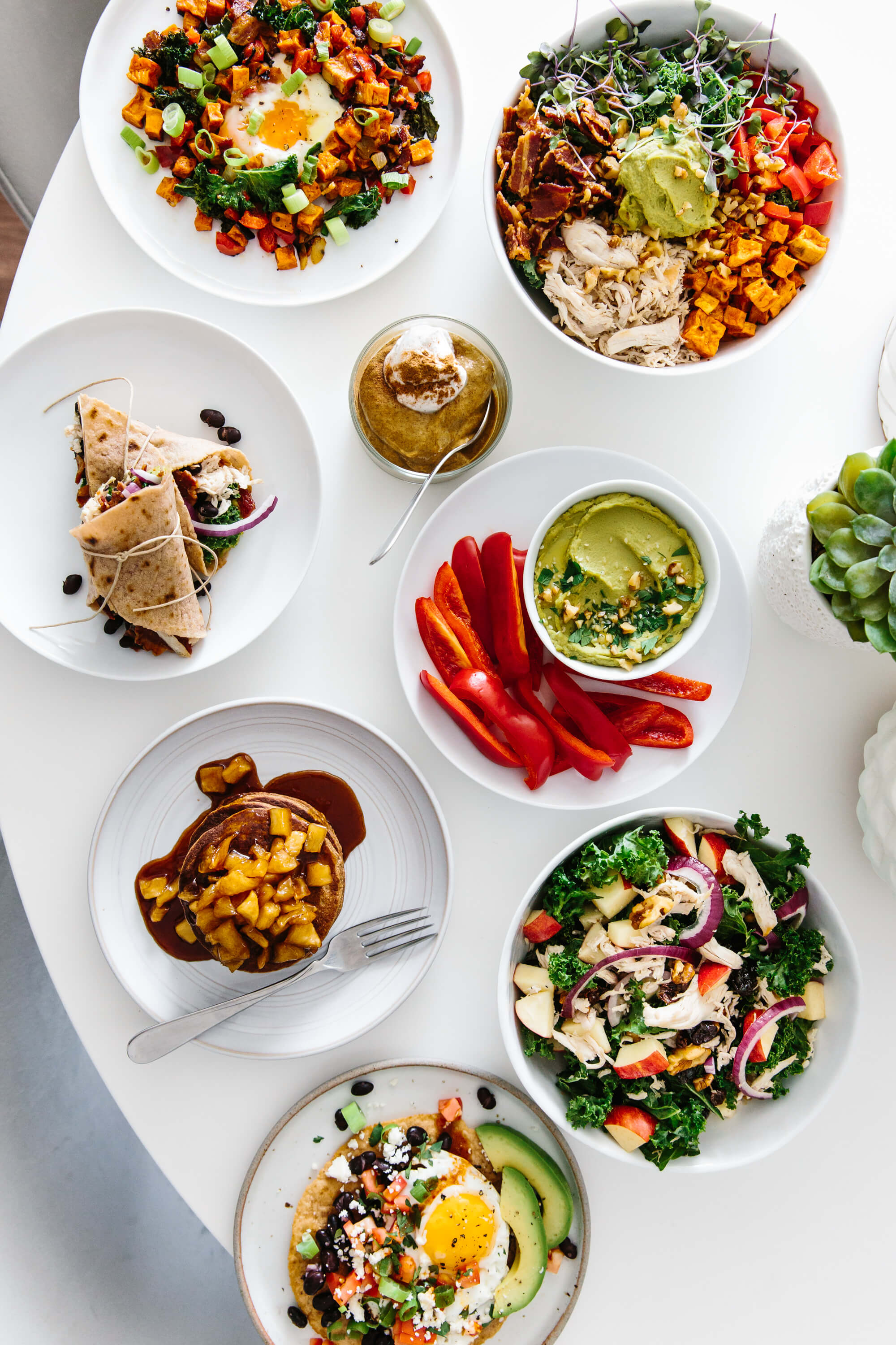 Several meals prepped on a table.