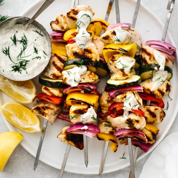 A plate of chicken kabobs