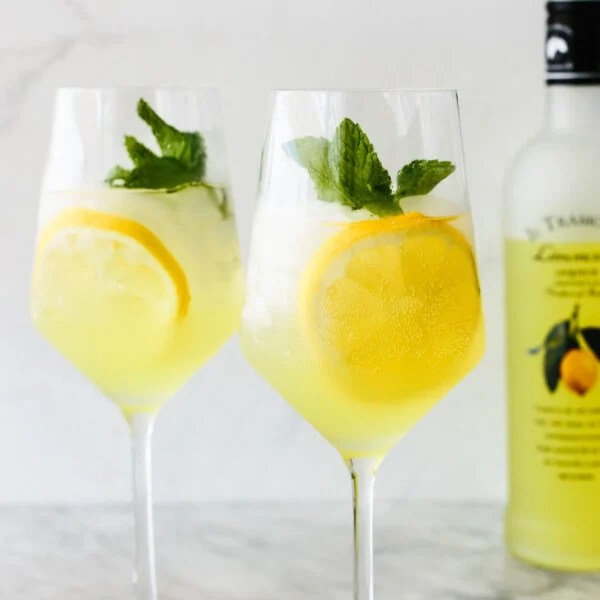 Two glasses of limoncello spritz